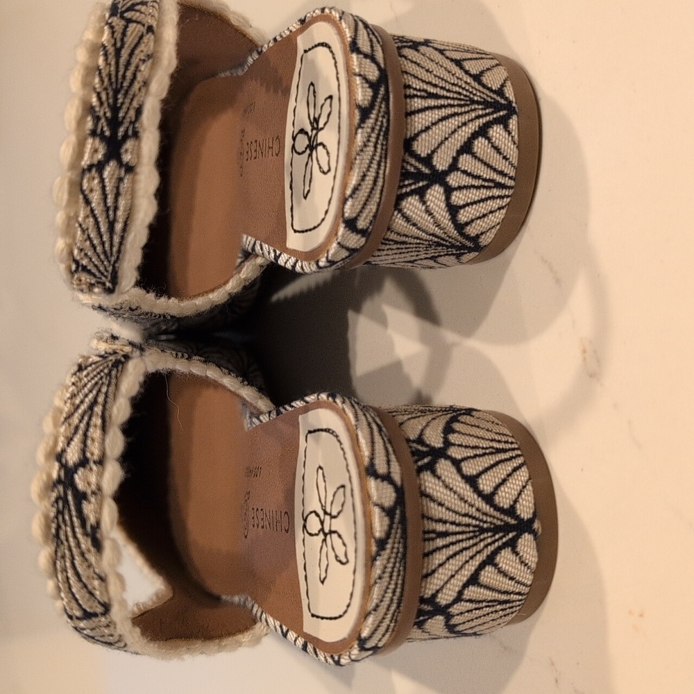Chinese Laundry Cream and Black Patterned Slingback Pumps - Picture 5 of 12